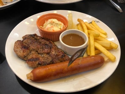 สเต็กคอหมู ใส้กรอกรม