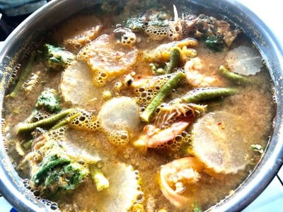 แกงส้มชะอมทอด