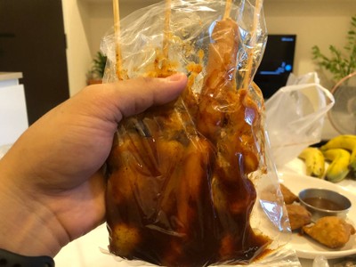 ลูกชิ้นหมูปิ้ง 10.-