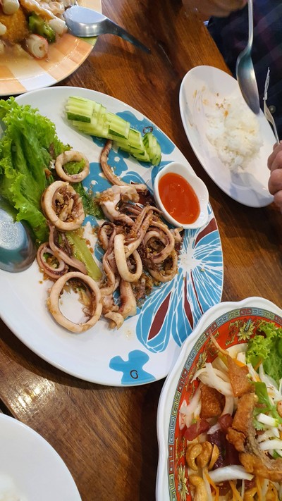 หมึกทอดกระเทียม