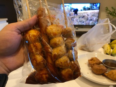 ลูกชิ้นหมูปิ้ง 10.-