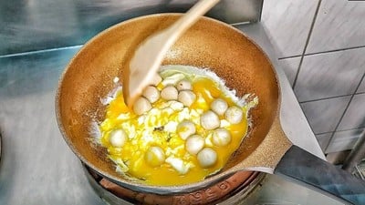 วิธีทำ ไข่ยู่ยี่ลูกชิ้นปลาเยาวราช