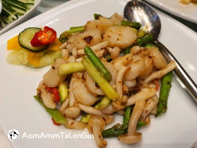 หอยเชลล์ผัดหน่อไม้ฝรั่งซอสXO