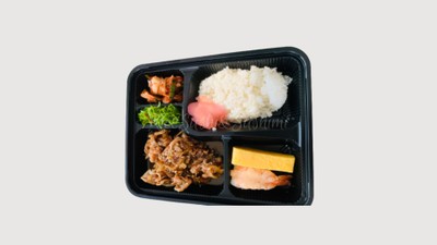 ชุดเบนโตะ ข้าวหมูยากินิกุ + ไข่หวาน + ปูอัด + กิมจิ + ยำสาหร่าย+ซุปมิโสะ