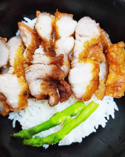 ข้าวหมูสามชั้นทอด