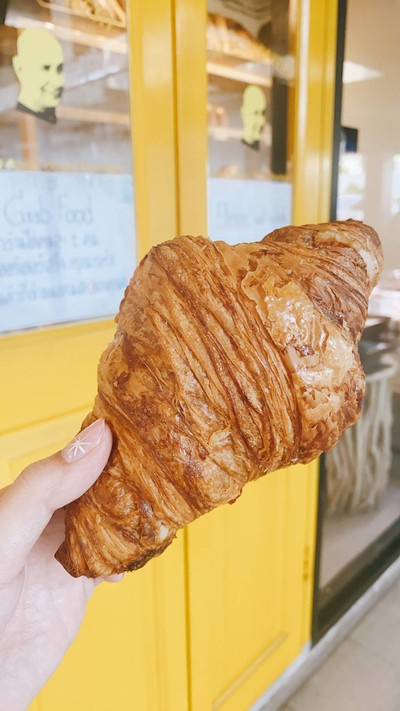 PLAIN CROISSANT