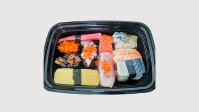 R22 ซูชิแซลมอนเบิร์นไฟ ซอสครีมไข่กุ้ง