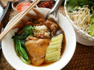 ก๋วยเตี๋ยวไก่มะระ