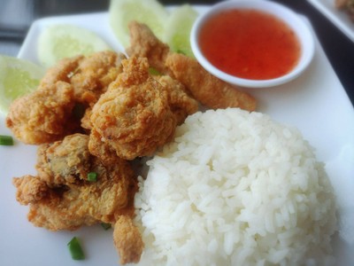 ข้าวไก่ทอดน้ำปลา สูตรกรอบ