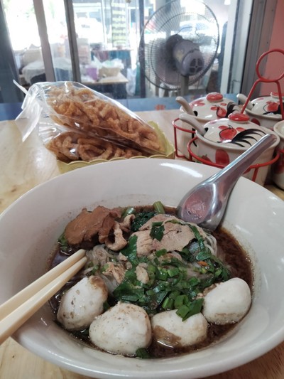 ก๋วยเตี๋ยวหมูน้ำตกรวม(พิเศษ)
