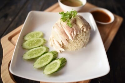 ข้าวมันไก่ น้ำจิ้มรสเด็ด