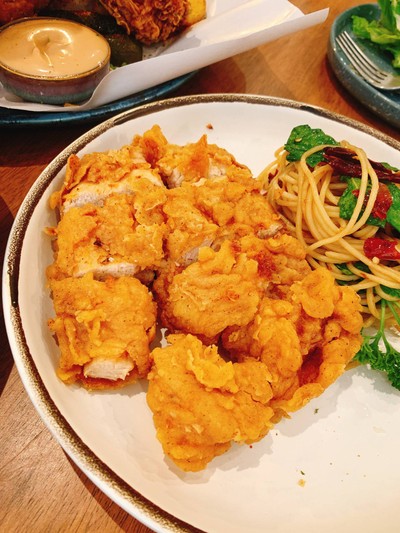 สปาเก็ตตี้กะเพราไก่ทอด
