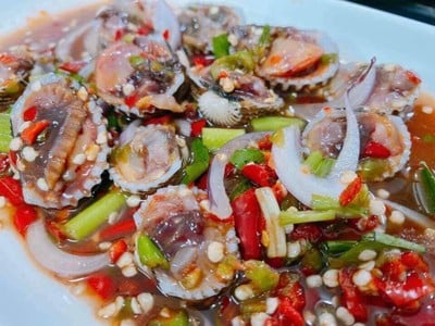 Little Yum 55 บาท ทุกเมนู แปดริ้ว