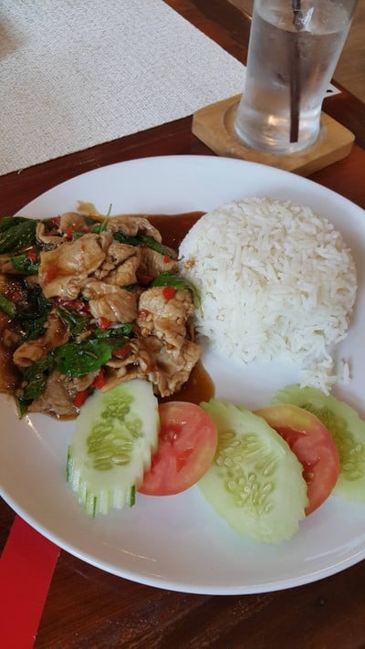 ข้าวกระเพราหมูชาบู