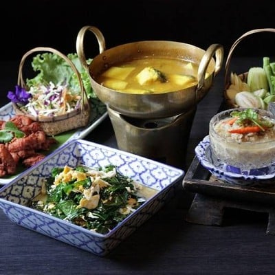 ครัวเรือนไทย (KHRUA RUEAN THAI RESTAURANT) ครัวเรือนไทย (KHRUA RUEAN THAI RESTAURANT)