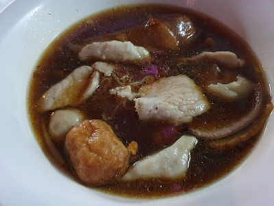 ก๋วยเตี๋ยวไก่ตุ๋นรวมมิตร