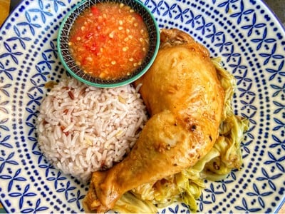 ข้าวไก่อบพร้อมน้ำจิ้มสุดแซ่บ