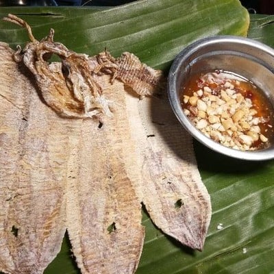 ปิ้งย่าง หมึกแห้งย่าง ข้าวโพดคลุกเนย ประตูเชียงใหม่ ปิ้งย่าง หมึกแห้งย่าง ข้าวโพดคลุกเนย ประตูเชียงใหม่