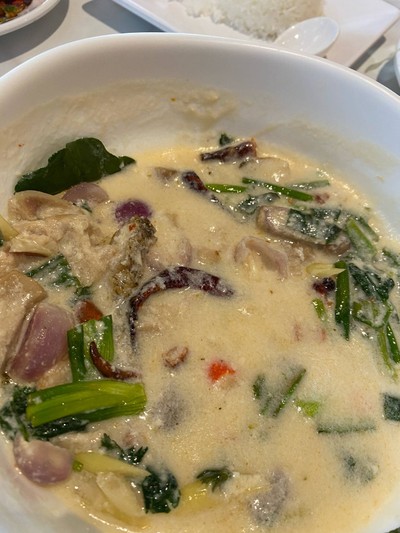 ต้มข่าปลาสลิด/Coconut Soup with Crispy Gourami Fish/泰式椰奶汤配脆丝足鲈鱼