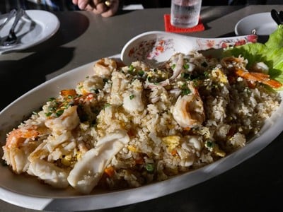 ข้าวผัดทะเล