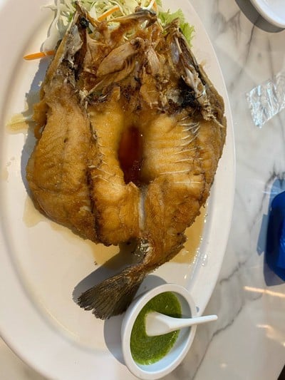 ปลากระพงทอดราดน้ำปลา/Deep-Fried Seabass with Fish Sauce/泰式鱼露炸鲈鱼