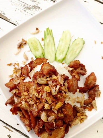 ข้าวหมูกระเทียม