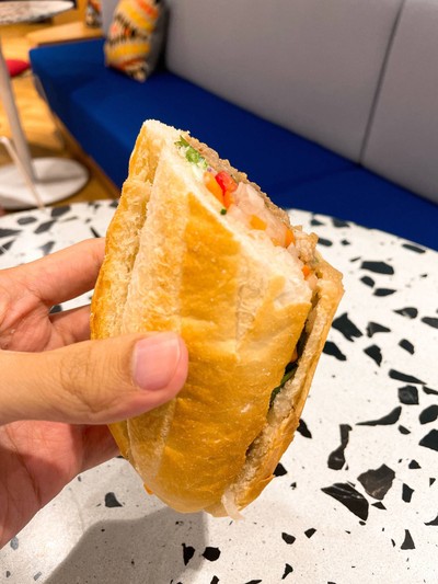 บั๊นหมี่เนื้อริบอายสไลด์ผัดซอสฮอยซิน