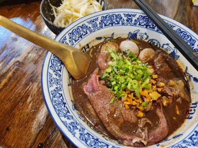 D10. น้ำตกวากิวริบอายทองสมิทธ์