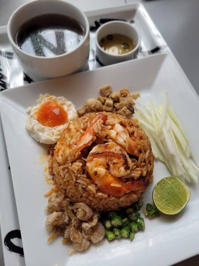 ข้าวผัดน้ำพริกกุ้งสด