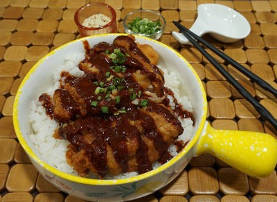 ข้าวหน้าไก่ ซอสสไปร์ซี่