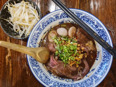 D10. น้ำตกวากิวริบอายทองสมิทธ์