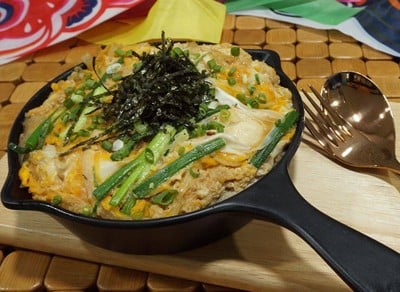 ทามาโกะด้ง (ข้าวหน้าไข่ ซอสญี่ปุ่น)