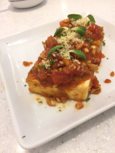 สเต็กเต้าหู้ซอสมะเขือเทศTofu Steak with Tomato Sauce
