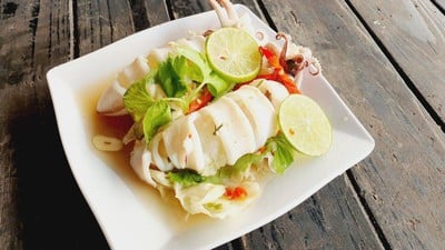 ปลาหมึกนึ่งมะนาว