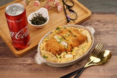 [อร่อยซ่ากับโค้ก] คัตสึด้ง+โค้ก กระป๋อง