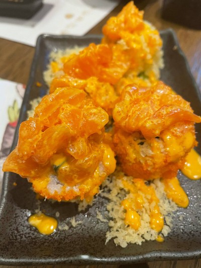 สไปซี่แซลม่อนโรล (4 คำ)