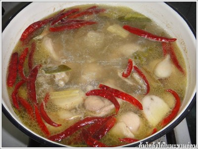 วิธีทำ ต้มโคล้งไก่ใบมะขามอ่อน