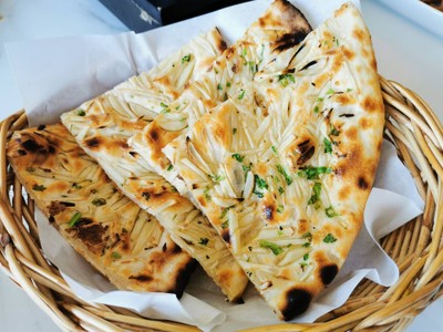 GARLIC NAAN