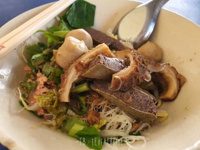 เส้นหมี่แห้งลูกชิ้นม้ามขอบกระด้ง