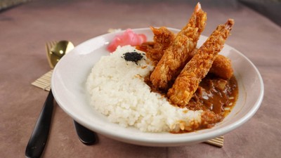 ข้าวแกงกะหรี่กุ้งชุปแป้งทอด