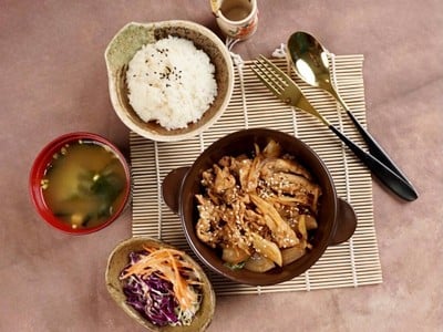 เซต หมูผัดซอสขิง (บูตะ โชกะยากิ เซต)