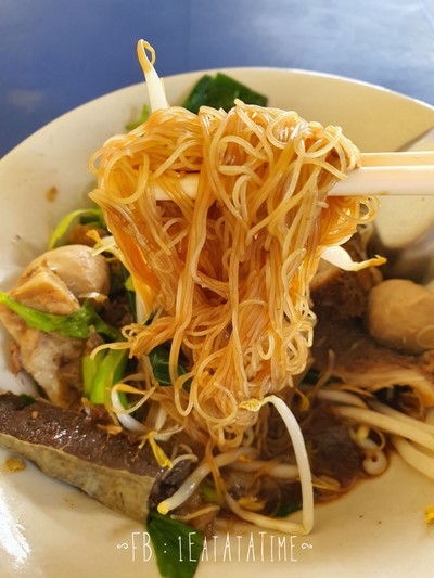 เส้นหมี่แห้งลูกชิ้นม้ามขอบกระด้ง