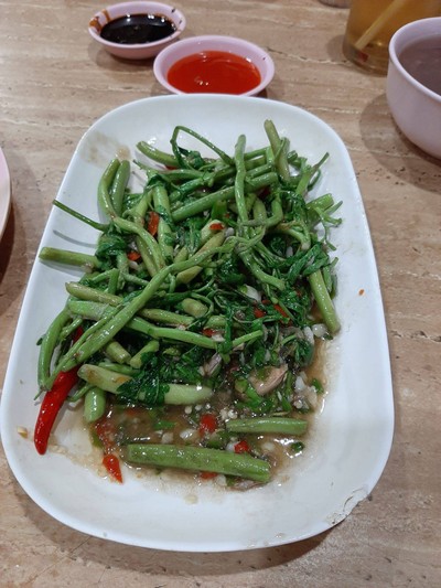 ผักกระเฉดไฟแดง