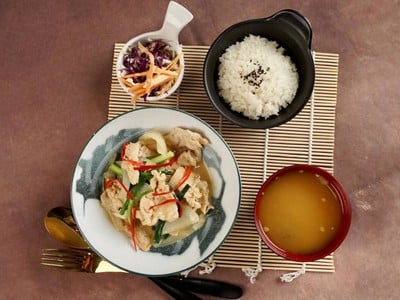 เซต หมูผัดซอสขิง (บูตะ โชกะยากิ เซต)