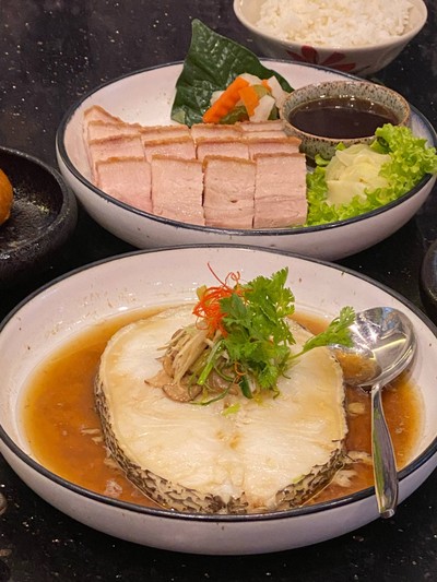 หมูกรอบ