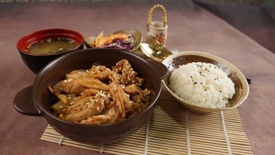 เซต หมูผัดซอสขิง (บูตะ โชกะยากิ เซต)