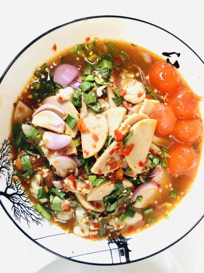 ยำหมูยอไข่แดงเค็มหอยนางรมปลาร้านัว