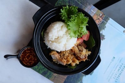 ข้าวหมุสามชั้นทอดน้ำปลา