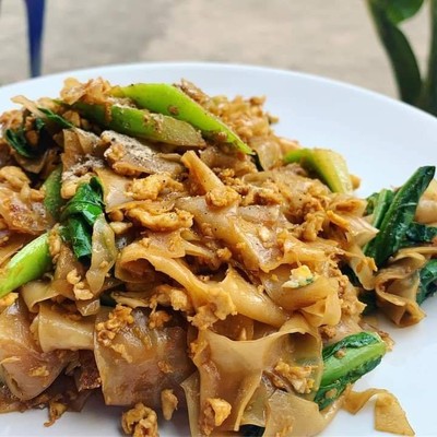 ผัดซีอิ๊ว เส้นใหญ่หมู