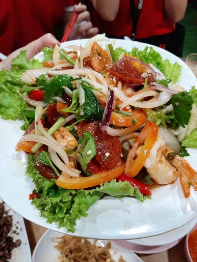 ยำนิยม (กระเพาะปลา, กุนเชียง, กุ้ง, มะม่วงหิมพานต์)